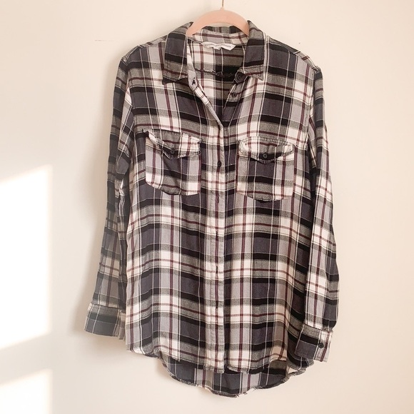 Cupcakes and Cashmere Cruz high low flannel top Medium - Picture 10 of 14